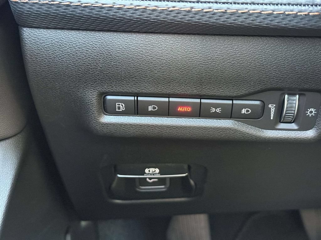 New 2026 Jeep Cherokee Overland w/ Advanced Pro Tech Group AWD/4WD image 26
