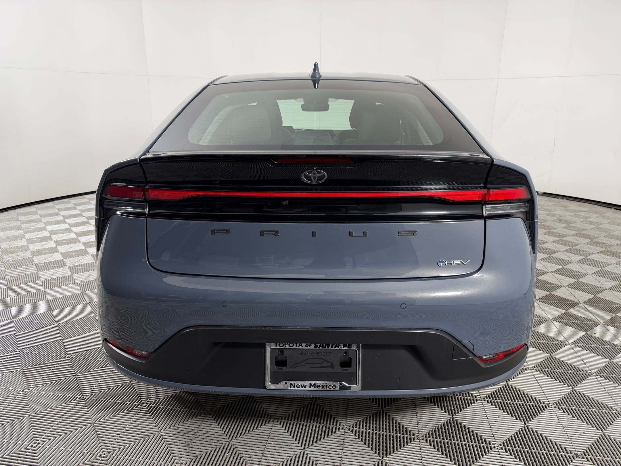 Used 2025 Toyota Prius LE FWD image 10