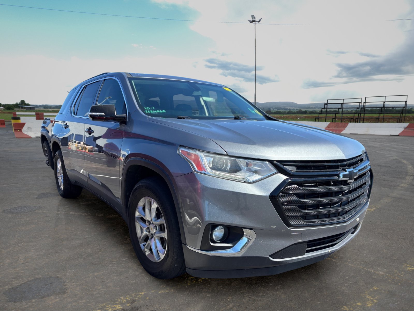 Used 2019 Chevrolet Traverse LT FWD image 2