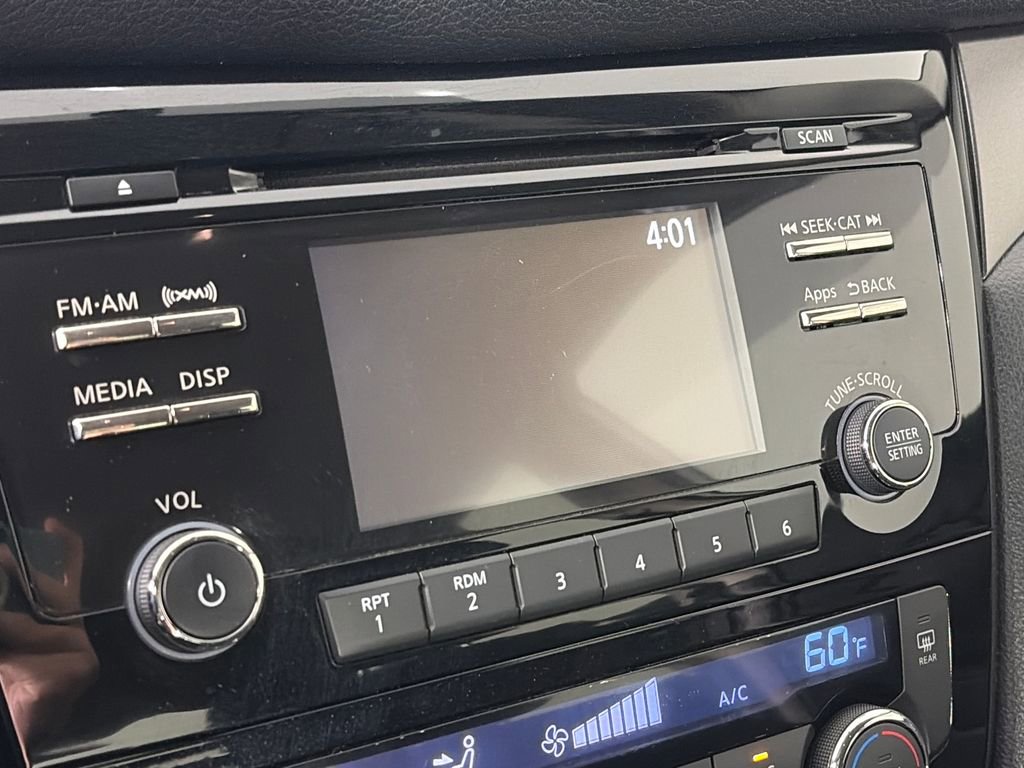 Used 2015 Nissan Rogue SV image 19