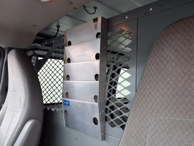 Used 2015 Chevrolet Express 2500 RWD image 16