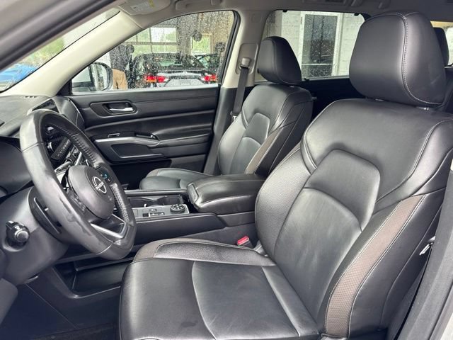 Used 2025 Nissan Pathfinder SL AWD/4WD image 10