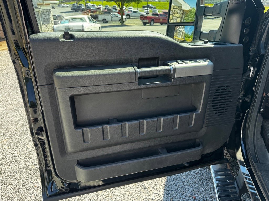Used 2016 Ford F250 Lariat w/ Chrome Package image 31