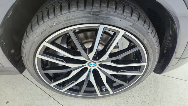 Used 2022 BMW X6 xDrive40i w/ Executive Package image 59