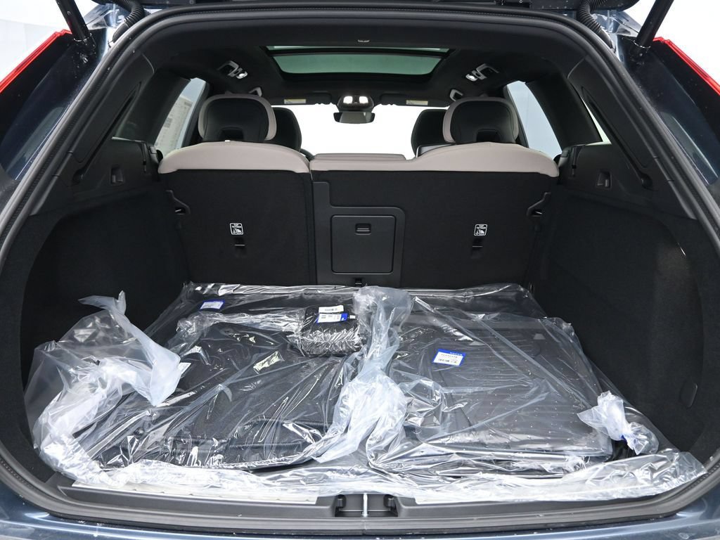 New 2026 Volvo XC60 B5 Plus w/ Protection Package Premier AWD/4WD image 25