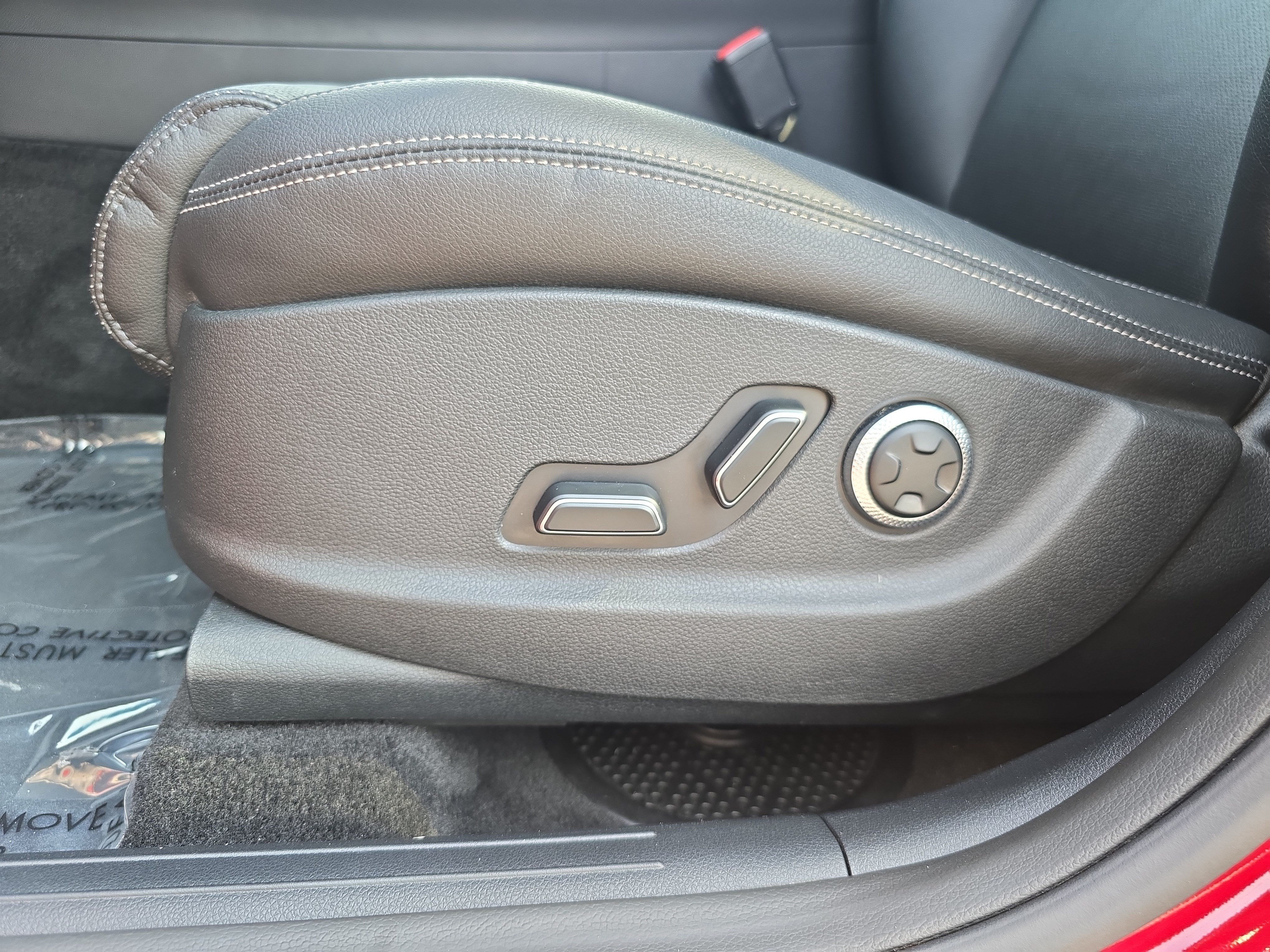Used 2025 Genesis GV70 2.5T AWD/4WD image 25