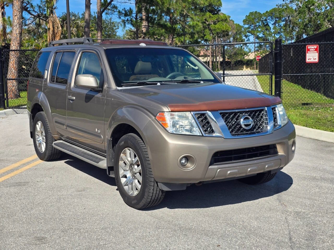 Used 2008 Nissan Pathfinder SE w/ Premium Pkg AWD/4WD image 1