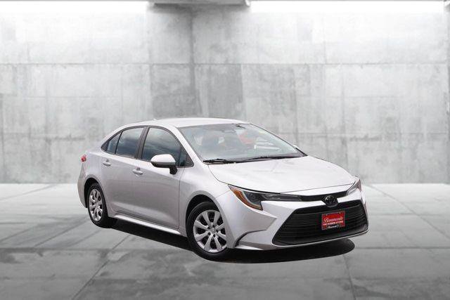Used 2024 Toyota Corolla LE FWD image 2