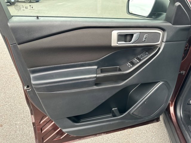 Used 2020 Ford Explorer XLT w/ Comfort Package image 16