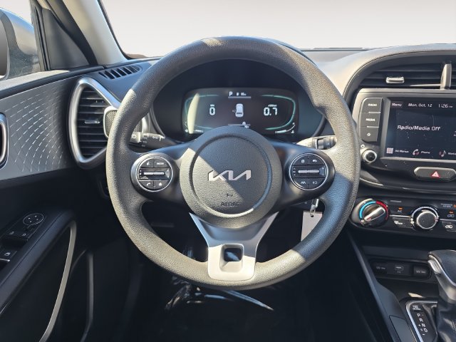 Used 2024 Kia Soul LX w/ LX Technology Package FWD image 12