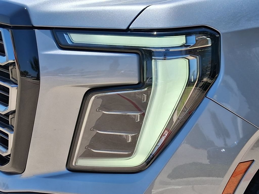 Used 2025 GMC Yukon AT4 AWD/4WD image 8