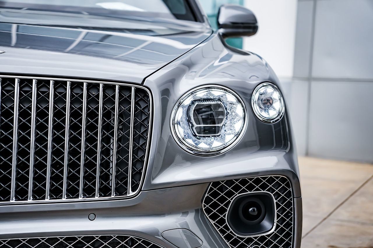 Used 2023 Bentley Bentayga Extended Wheelbase image 6