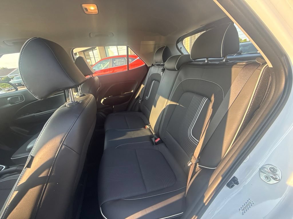 Used 2024 Hyundai Venue Limited FWD image 24