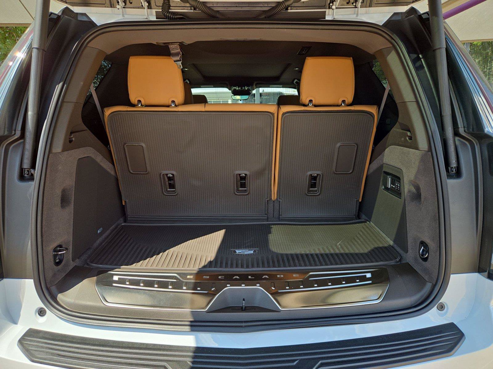 New 2026 Cadillac Escalade Luxury w/ Touring Package AWD/4WD image 32