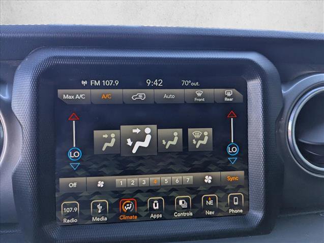 Used 2018 Jeep Wrangler Unlimited Sahara image 16