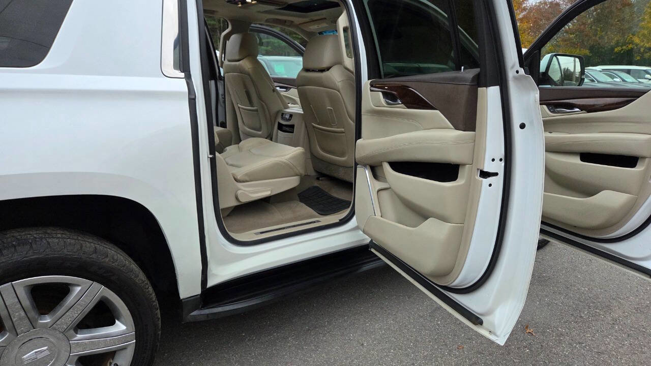 Used 2016 Cadillac Escalade ESV Premium image 36