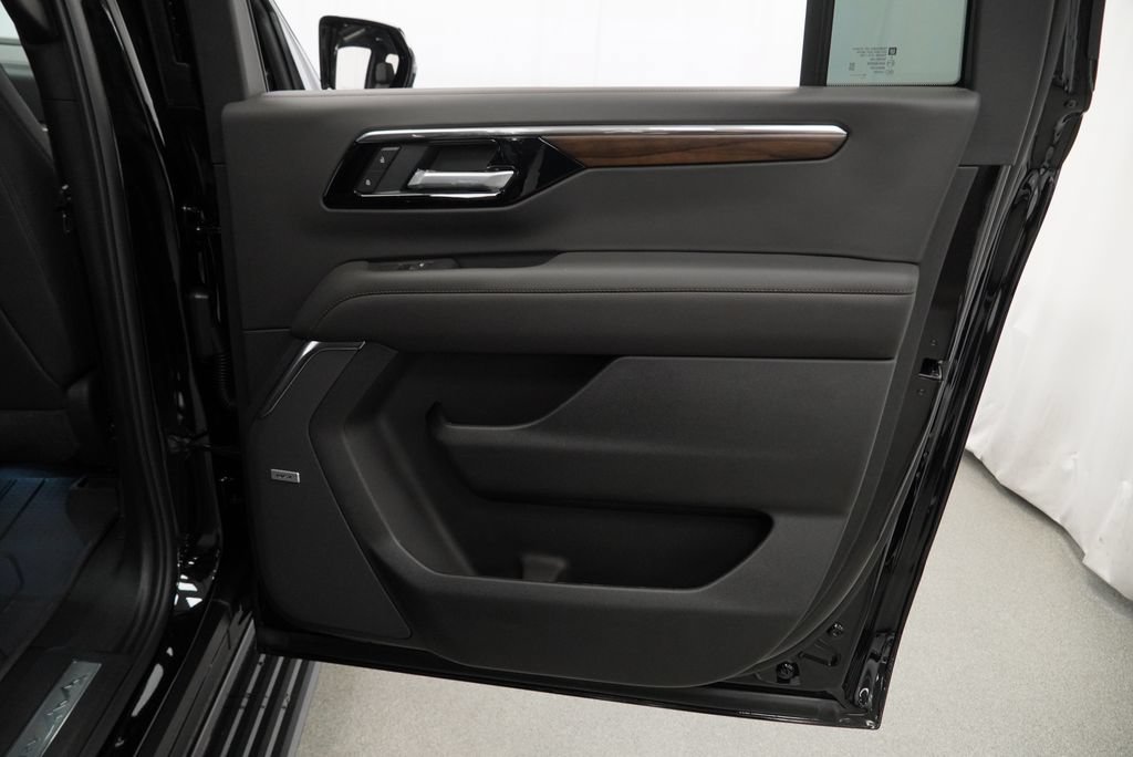 New 2026 Chevrolet Suburban High Country AWD/4WD image 32