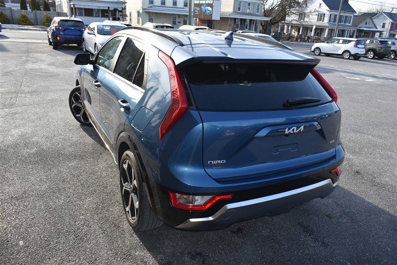 Used 2025 Kia Niro EX Touring image 6
