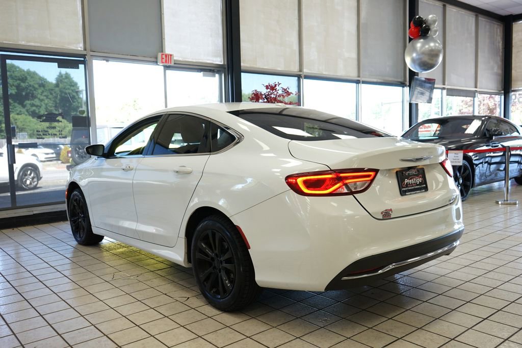 Used 2015 Chrysler 200 Limited w/ Convenience Group FWD image 4