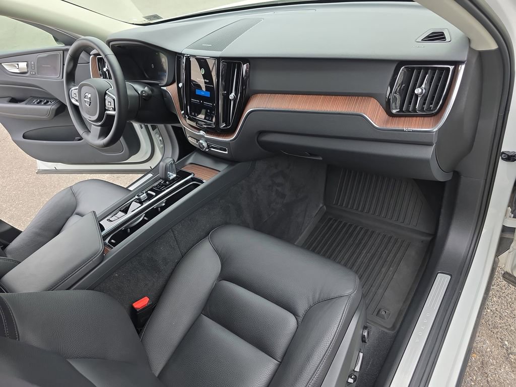 Used 2023 Volvo XC60 B5 Plus w/ Protection Package Premier AWD/4WD image 13