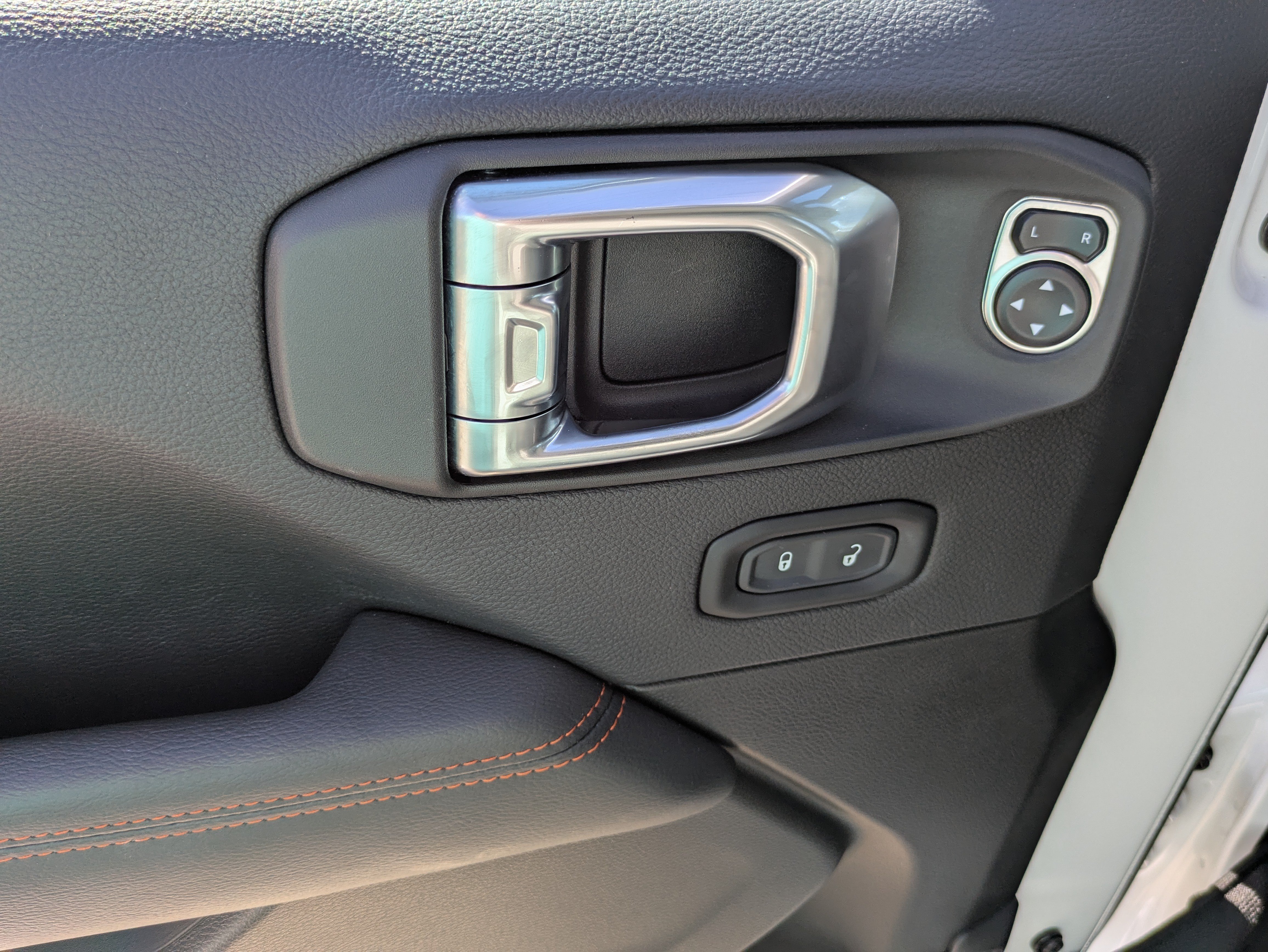 Used 2023 Jeep Gladiator Mojave w/ LED Lighting Group AWD/4WD image 6