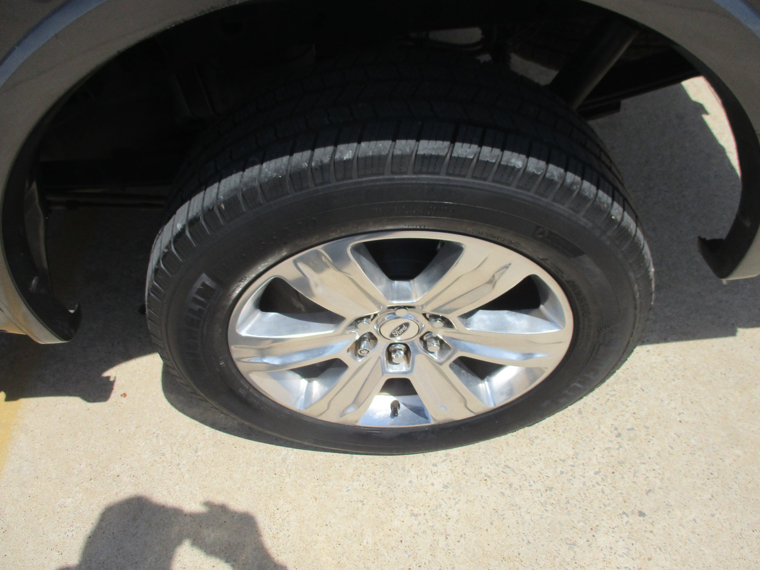 Used 2015 Ford F150 Platinum w/ Equipment Group 701A Luxury AWD/4WD image 6