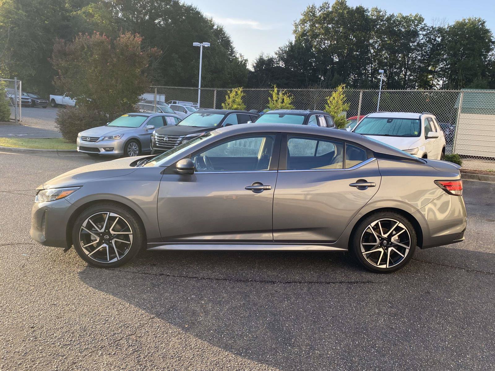 Used 2025 Nissan Sentra SR FWD image 6