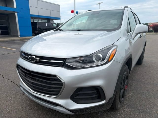 Used 2019 Chevrolet Trax LT w/ LT Convenience Package AWD/4WD image 2