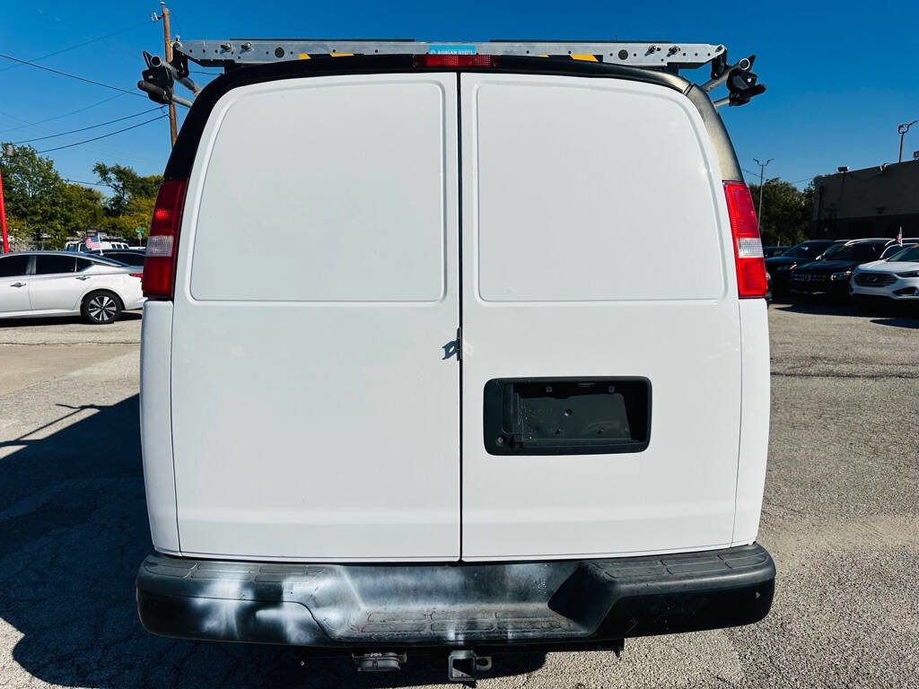 Used 2021 Chevrolet Express 2500 w/ Enhanced Convenience Package image 4