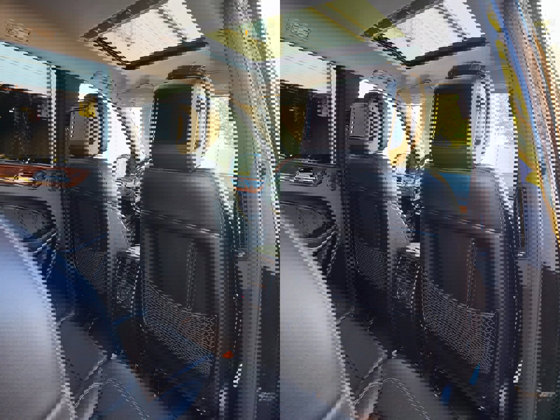 Used 2015 Mercedes-Benz GL 550 4MATIC image 32