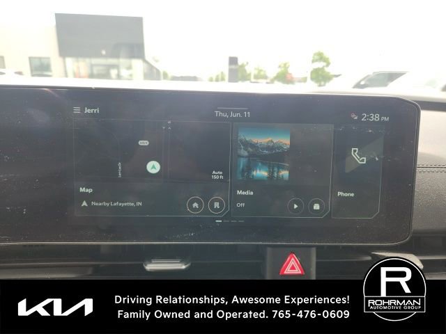 Used 2025 Kia Carnival EX FWD image 11