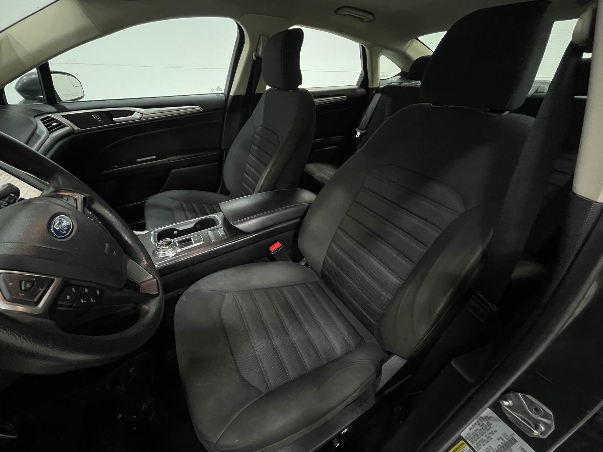 Used 2018 Ford Fusion SE w/ Fusion SE Technology Package image 12