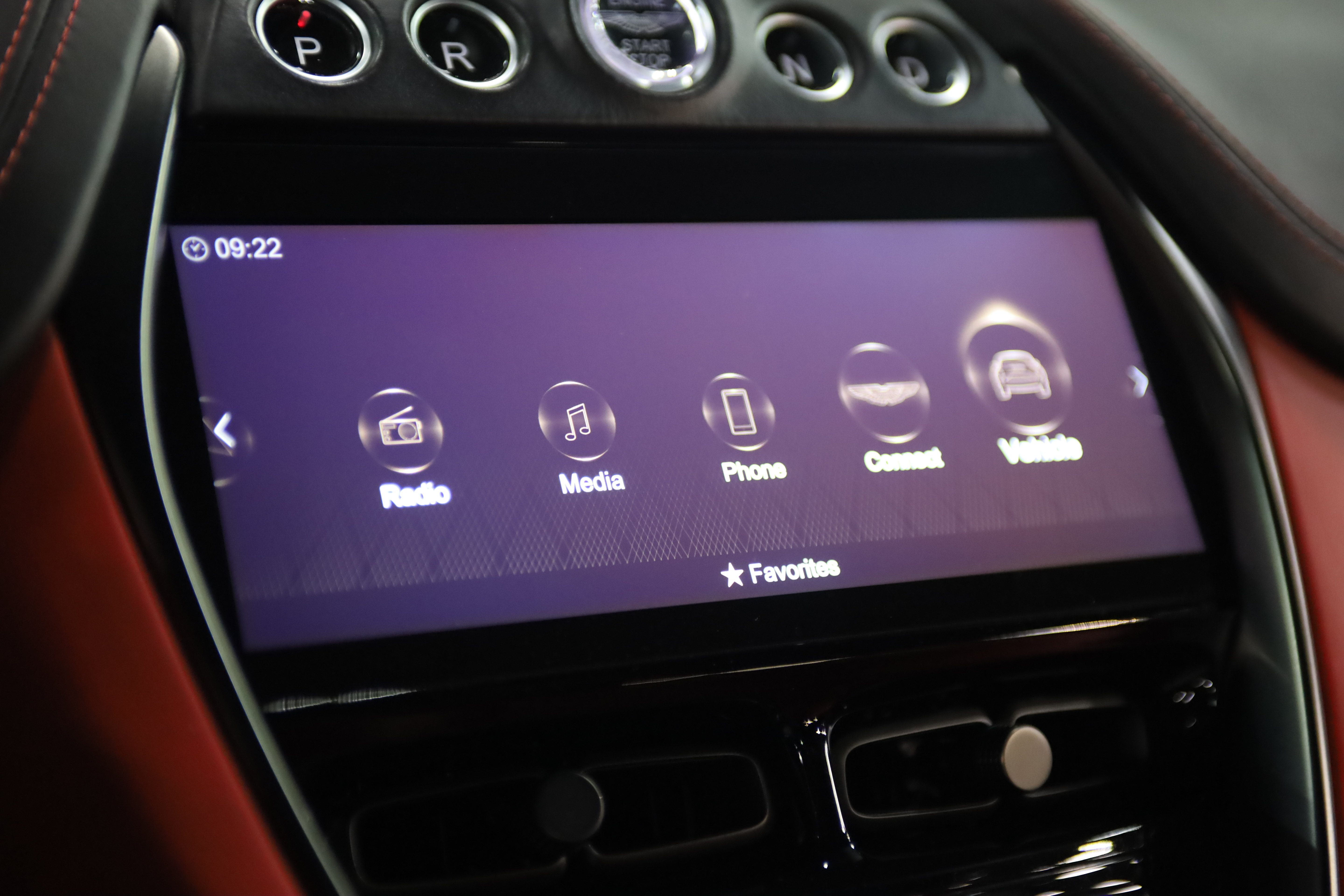 Used 2022 Aston Martin DBX AWD/4WD image 26