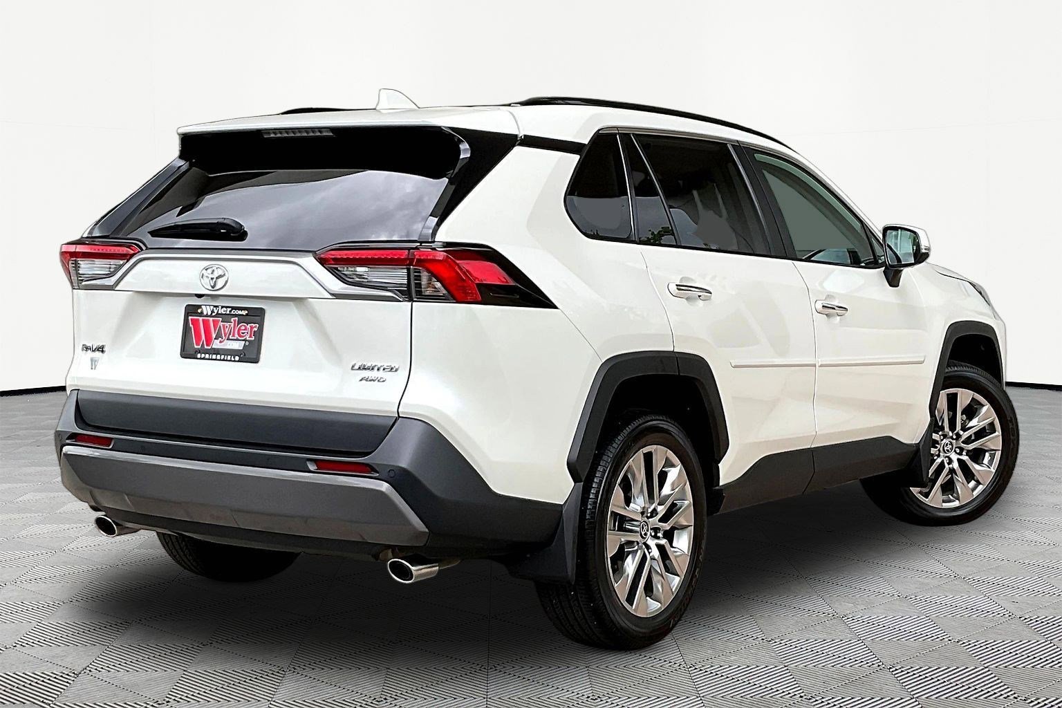 Used 2021 Toyota RAV4 Limited AWD/4WD image 6