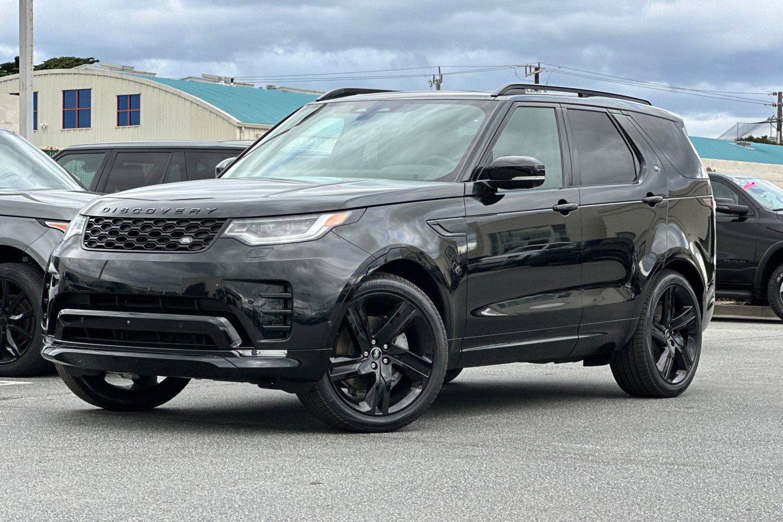 New 2026 Land Rover Discovery Dynamic SE image 1