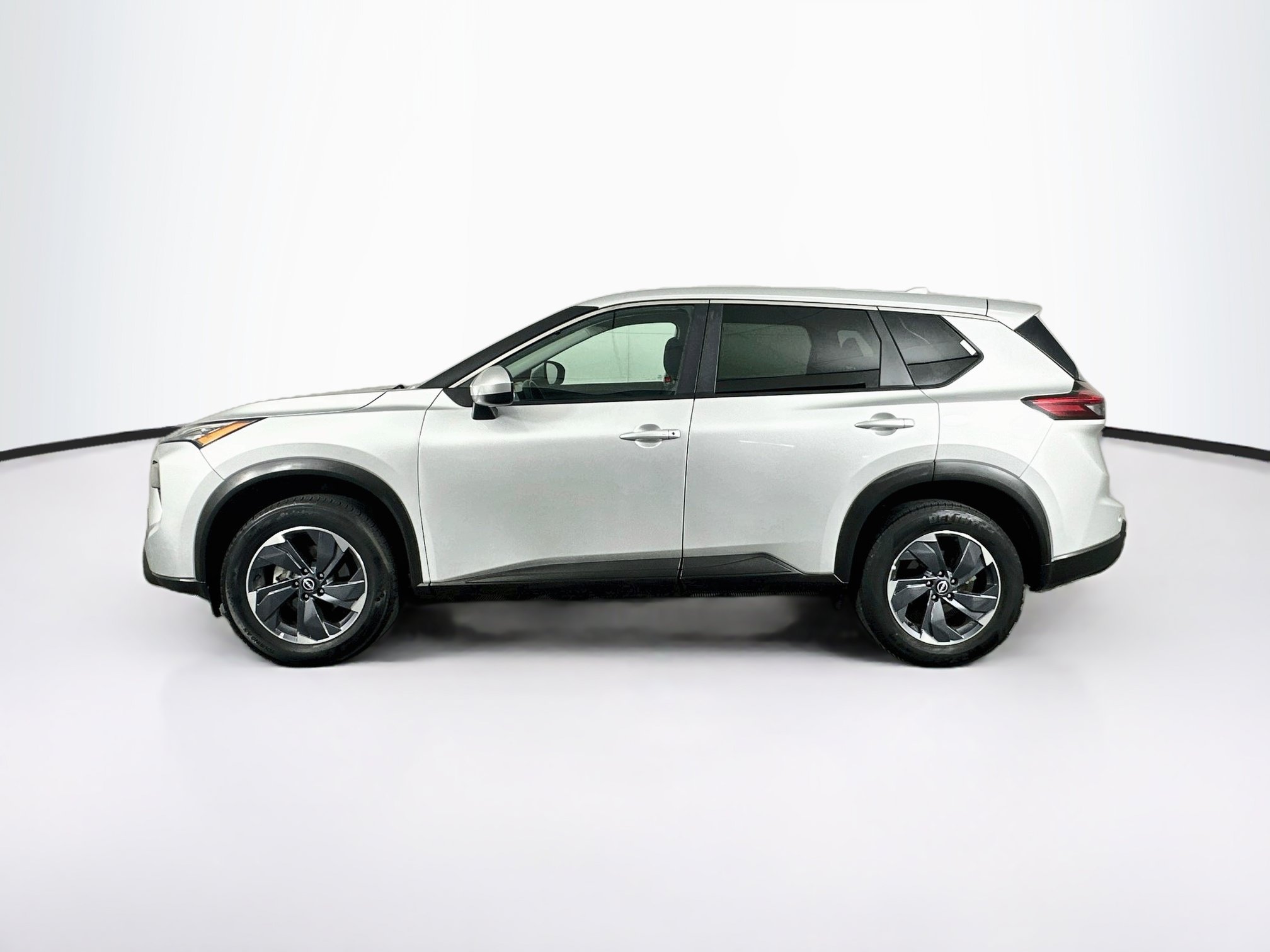 Used 2024 Nissan Rogue SV FWD image 4