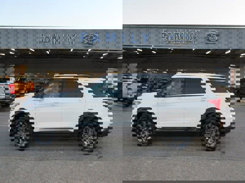 New 2026 Ford Explorer Active w/ Active Comfort Package image 2