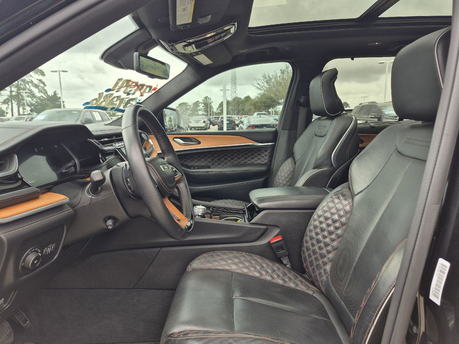 Used 2023 Jeep Grand Cherokee Summit image 16