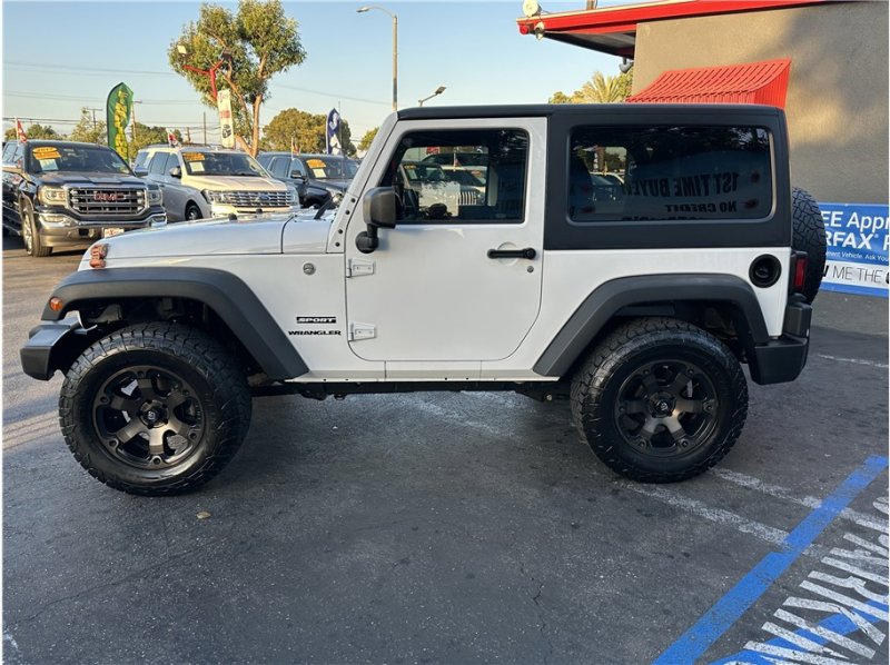 Used 2017 Jeep Wrangler Sport w/ Quick Order Package 24S AWD/4WD image 4