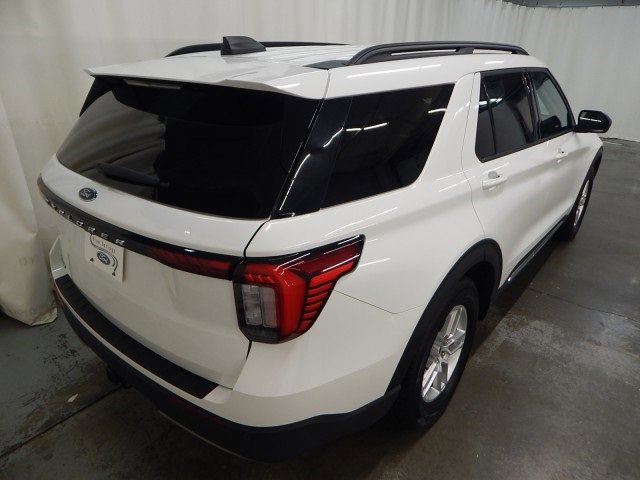 Used 2025 Ford Explorer Active w/ Active Comfort Package image 3