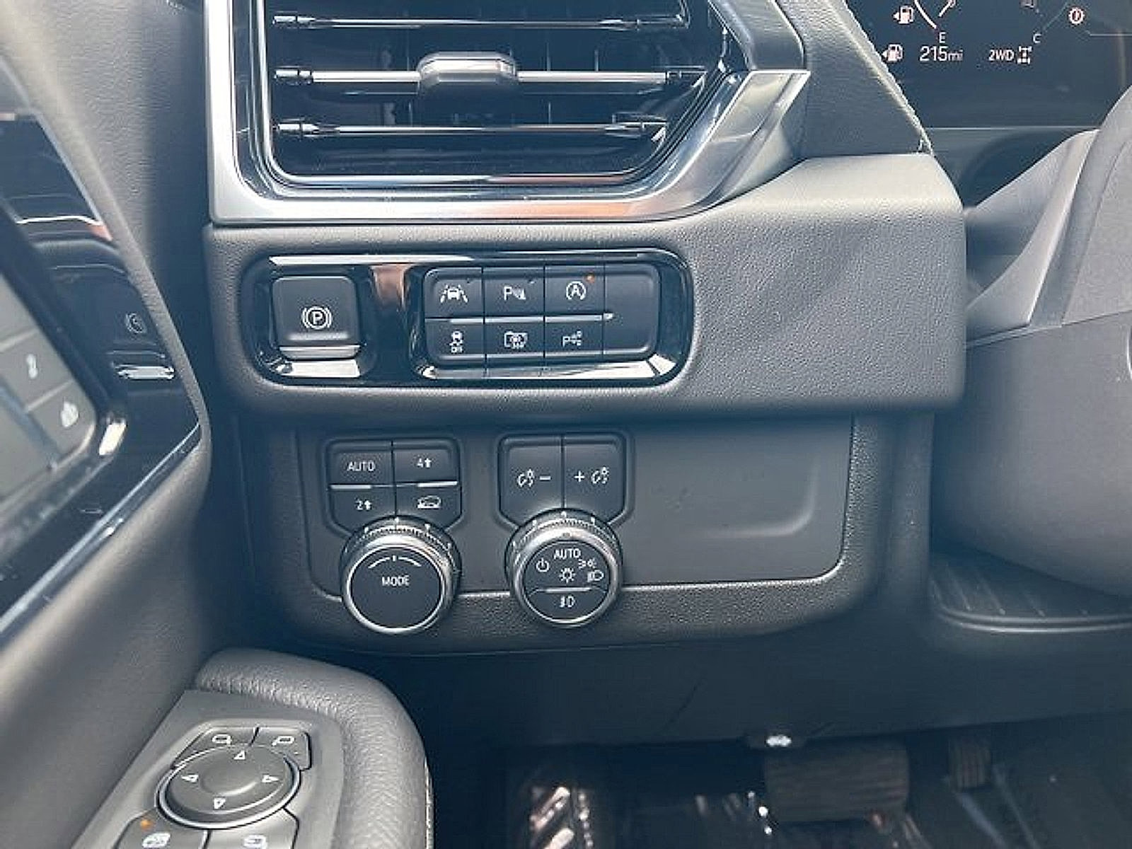 Certified 2025 GMC Yukon Denali image 27