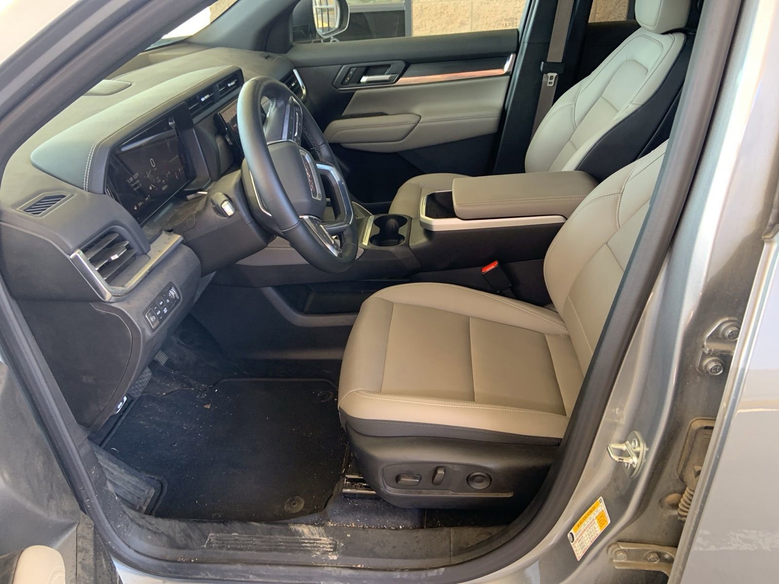 Certified 2025 GMC Terrain Elevation w/ Elevation Premium Package image 17