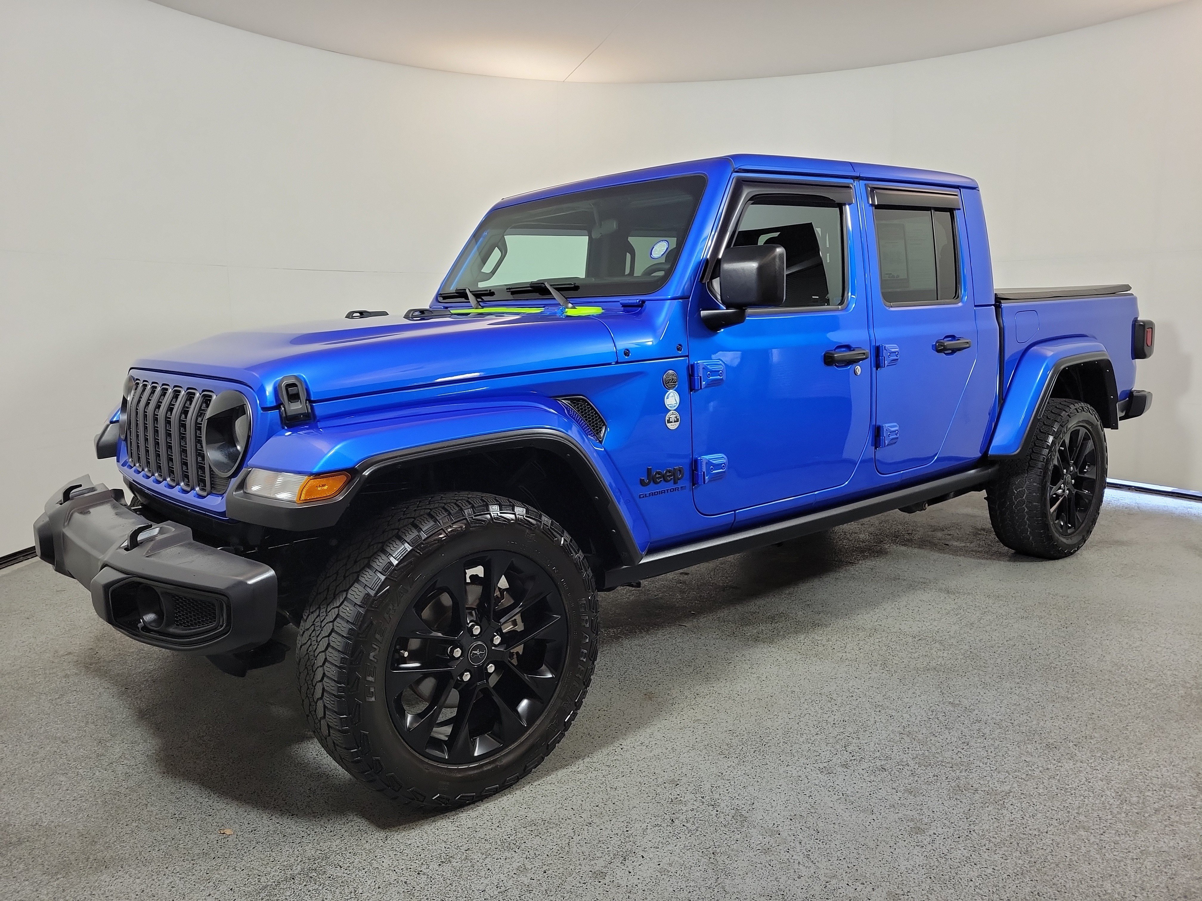 Used 2024 Jeep Gladiator Overland AWD/4WD image 3