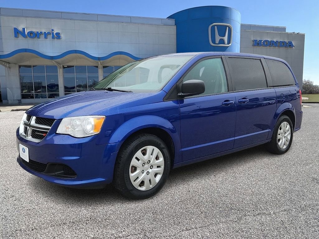 Used 2018 Dodge Grand Caravan SE w/ UConnect Hands-Free Group image 2