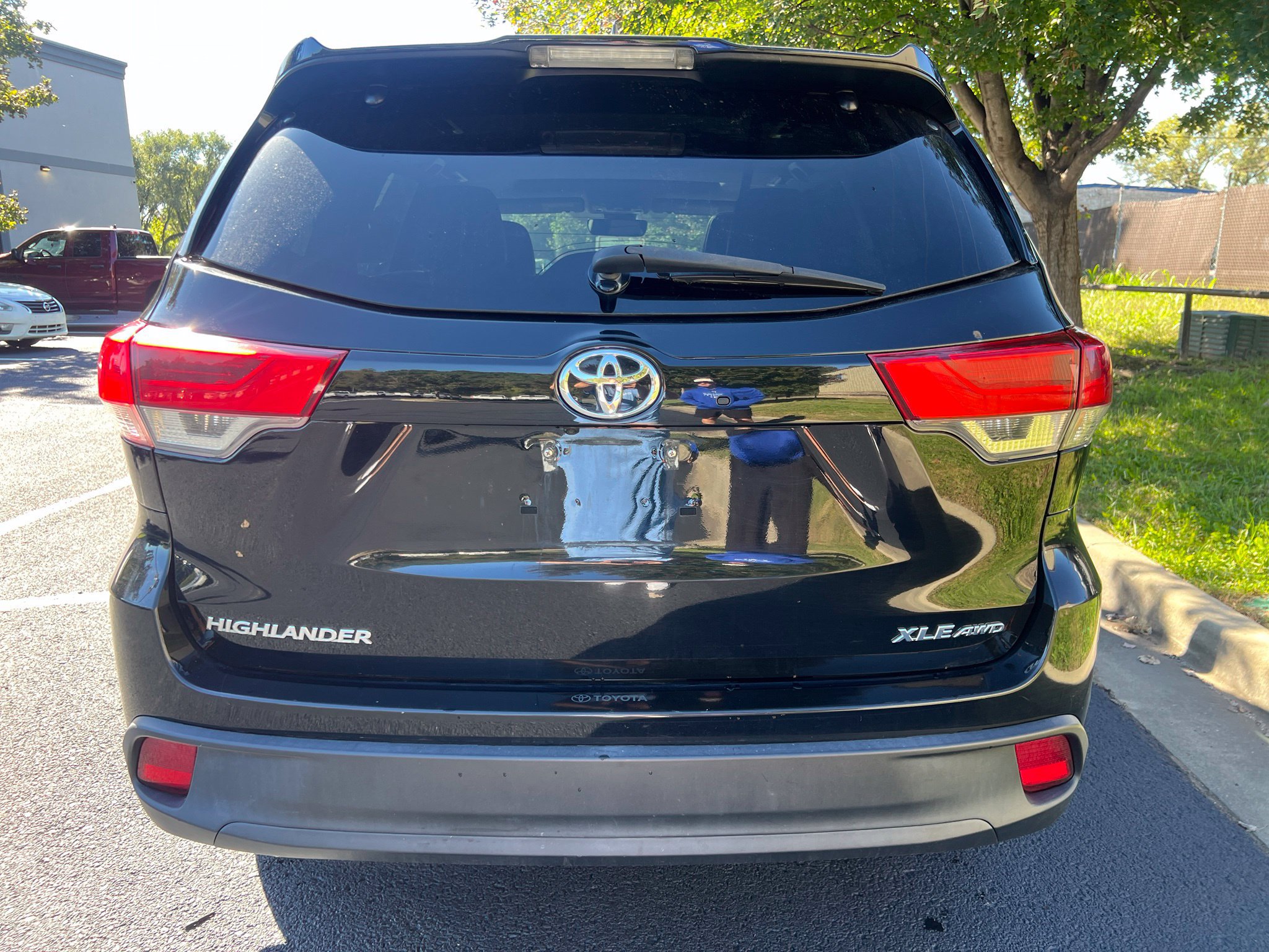 Used 2019 Toyota Highlander XLE AWD/4WD image 7