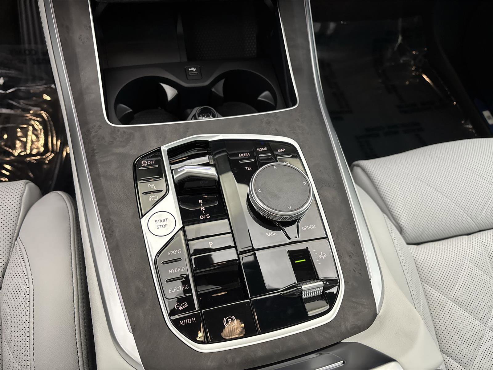 New 2026 BMW X5 xDrive50e w/ Climate Comfort Package image 23