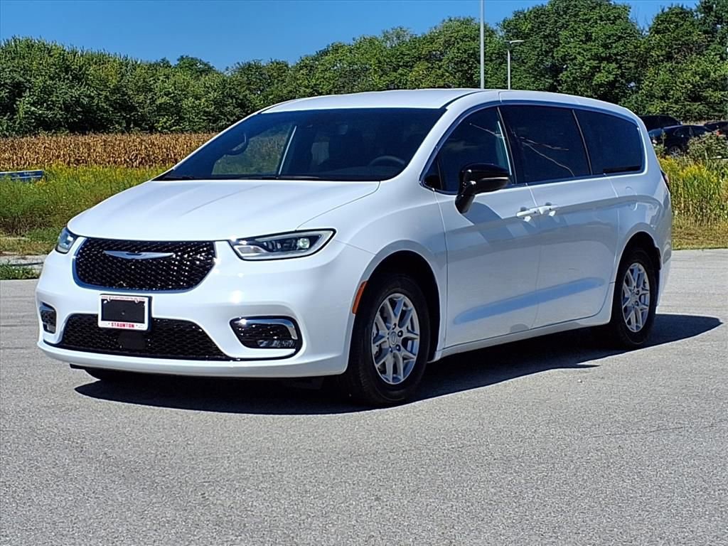 New 2026 Chrysler Pacifica Select image 30