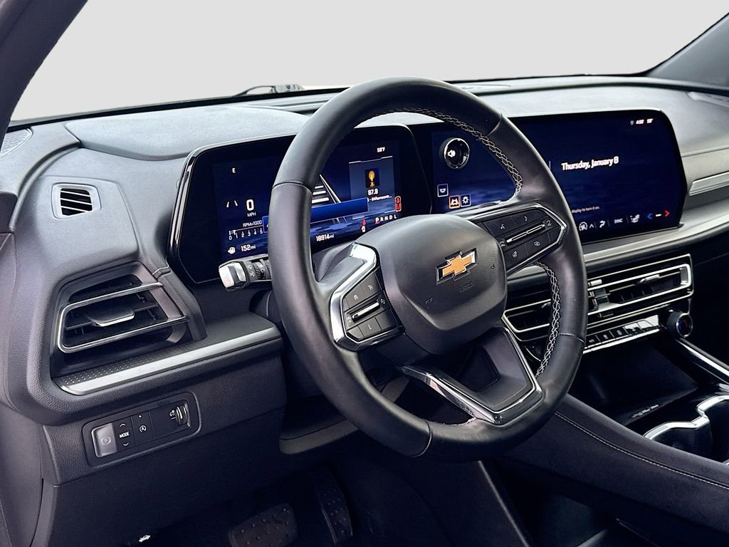 Used 2025 Chevrolet Traverse LT image 30