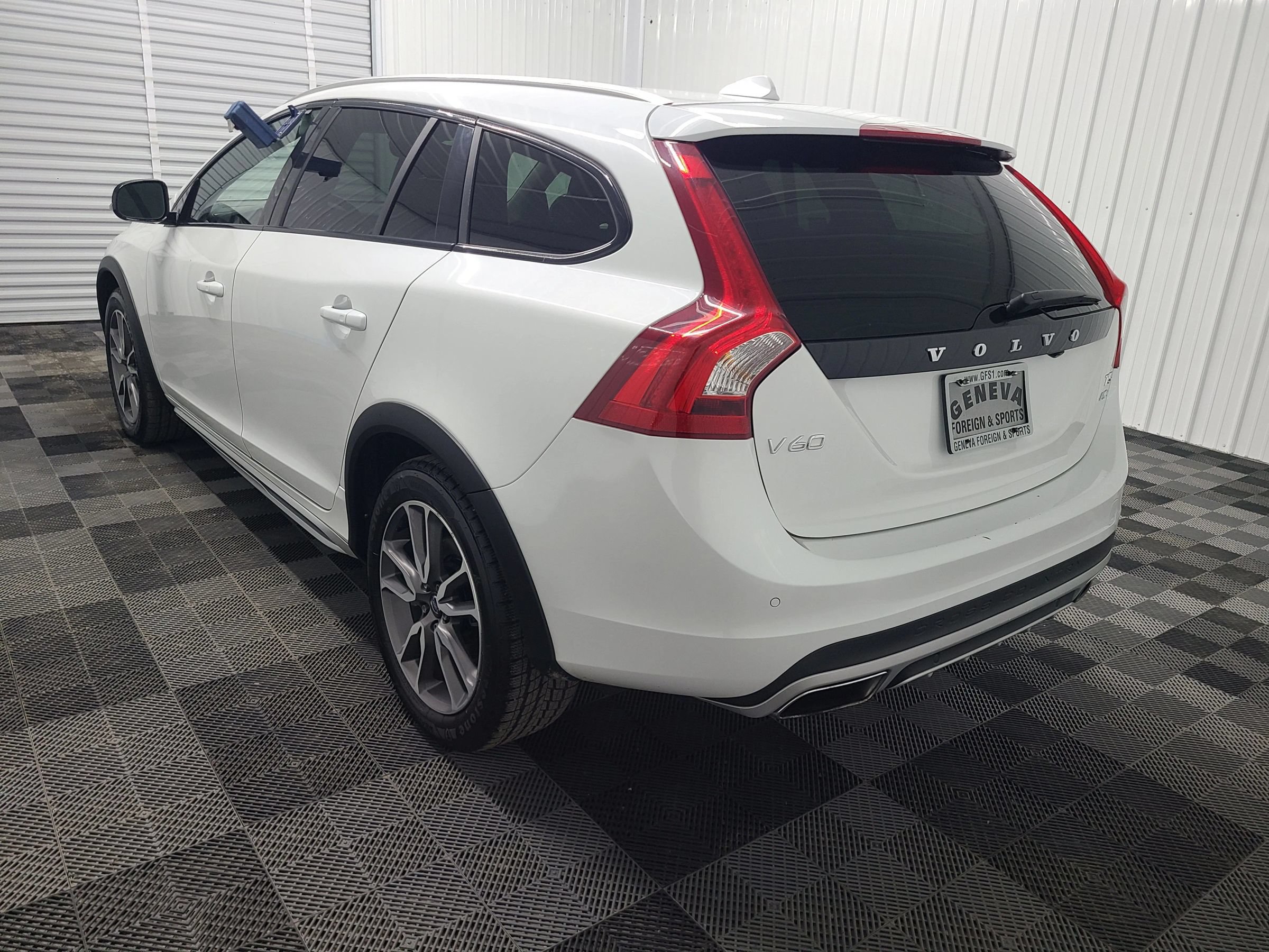Used 2018 Volvo V60 T5 Cross Country w/ Convenience Package AWD/4WD image 10