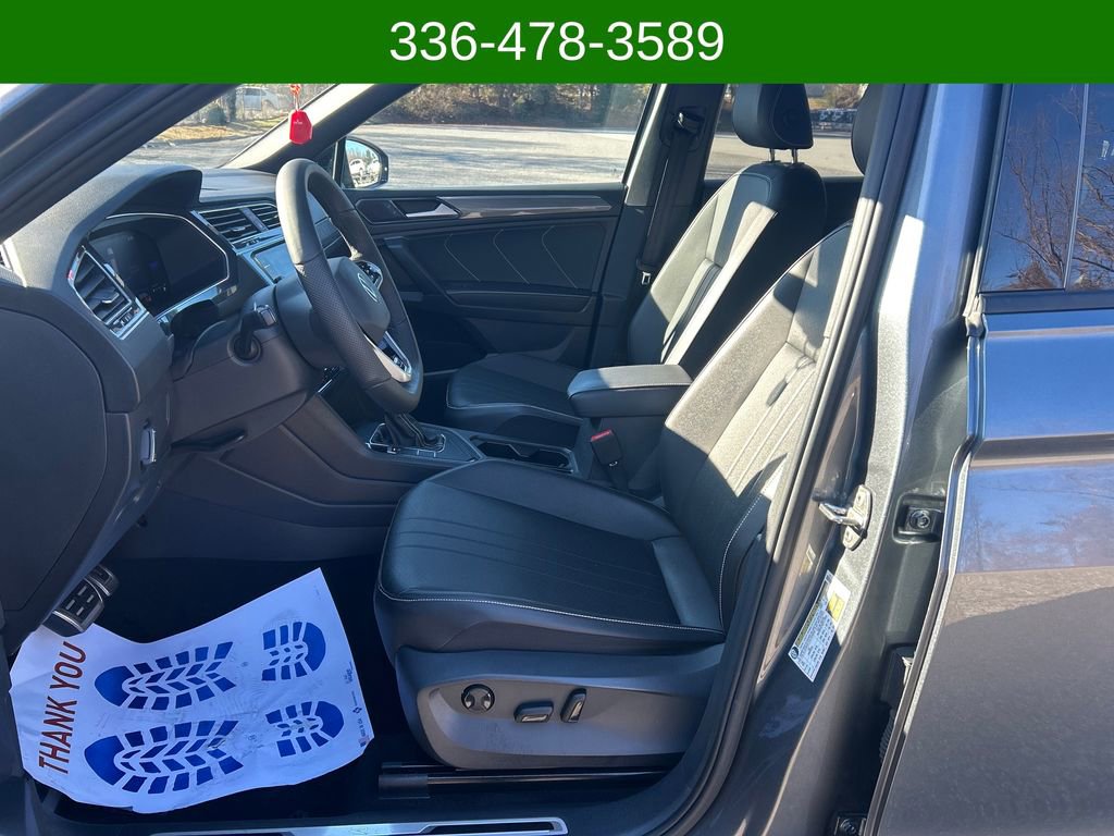 Used 2022 Volkswagen Tiguan SE R-Line image 9